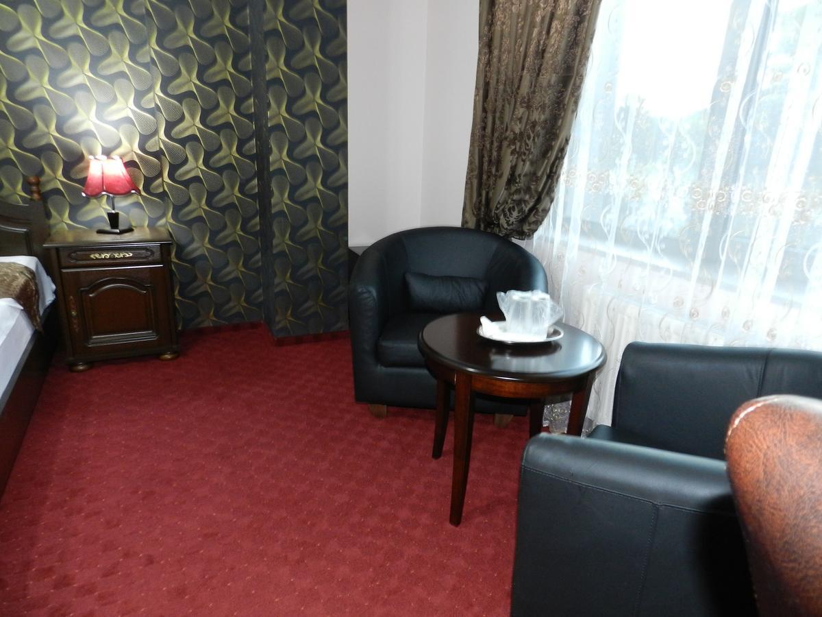 Hotel Marinii Bucarest Esterno foto