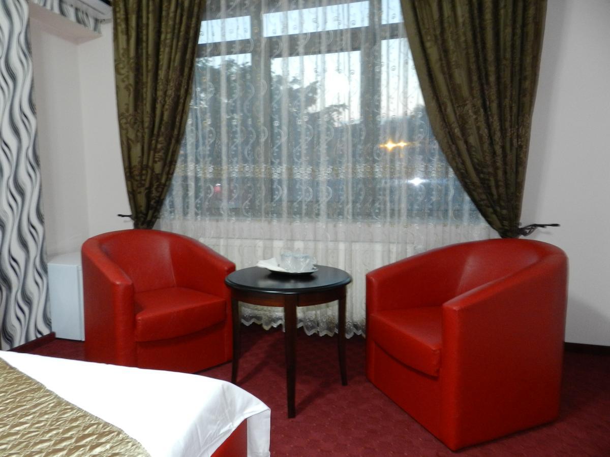 Hotel Marinii Bucarest Esterno foto